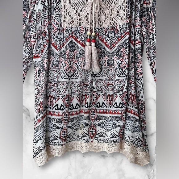 Angie Boho Crochet Black White Red Tribal Print Cold Shoulder Blouse Top Size L - Picture 3 of 10